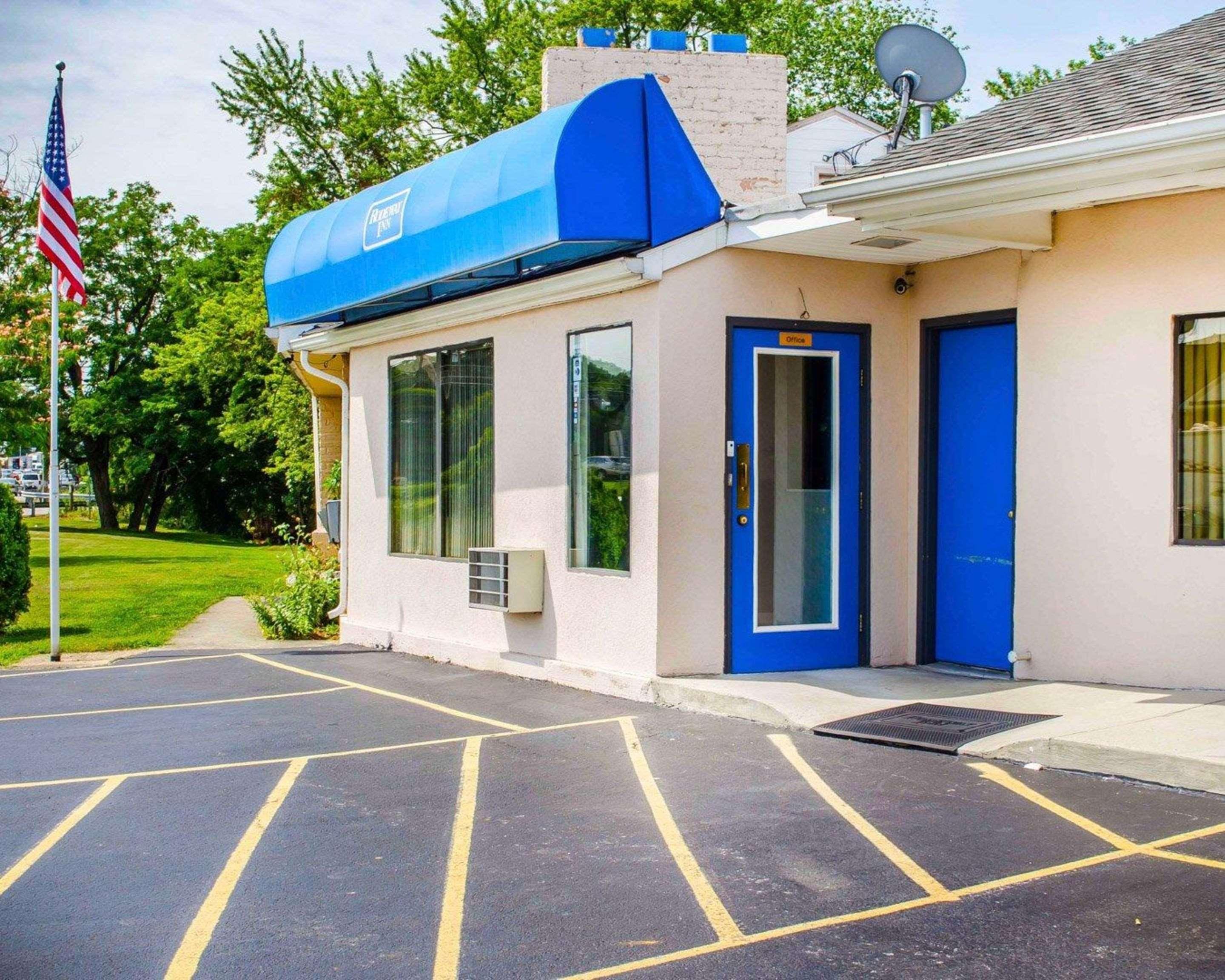 Rodeway Inn Dillsburg Exterior photo